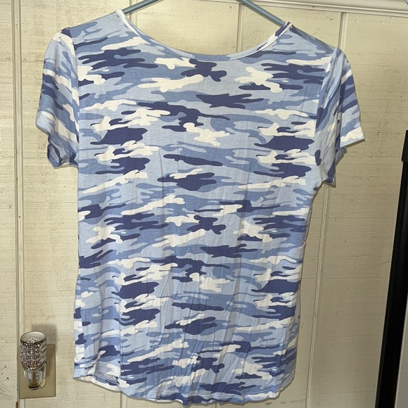 Rue21 Blue Camo V-neck Pocket T-Shirt - Picture 5 of 5